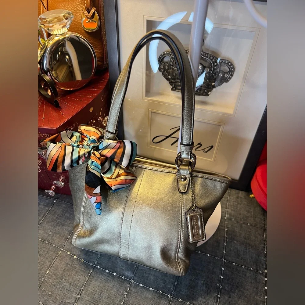 Coach 2008 Leah Gold Metallic Mini Tote Bag Creed J0868-42416 - Picture 7 of 16